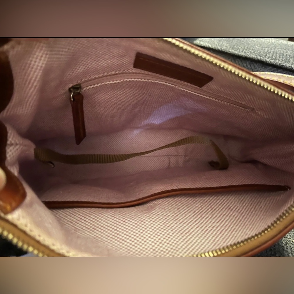 SOLD Dooney & Bourke AWL 2 crossbody letter carrier. Offers welcome! - Picture 9 of 10